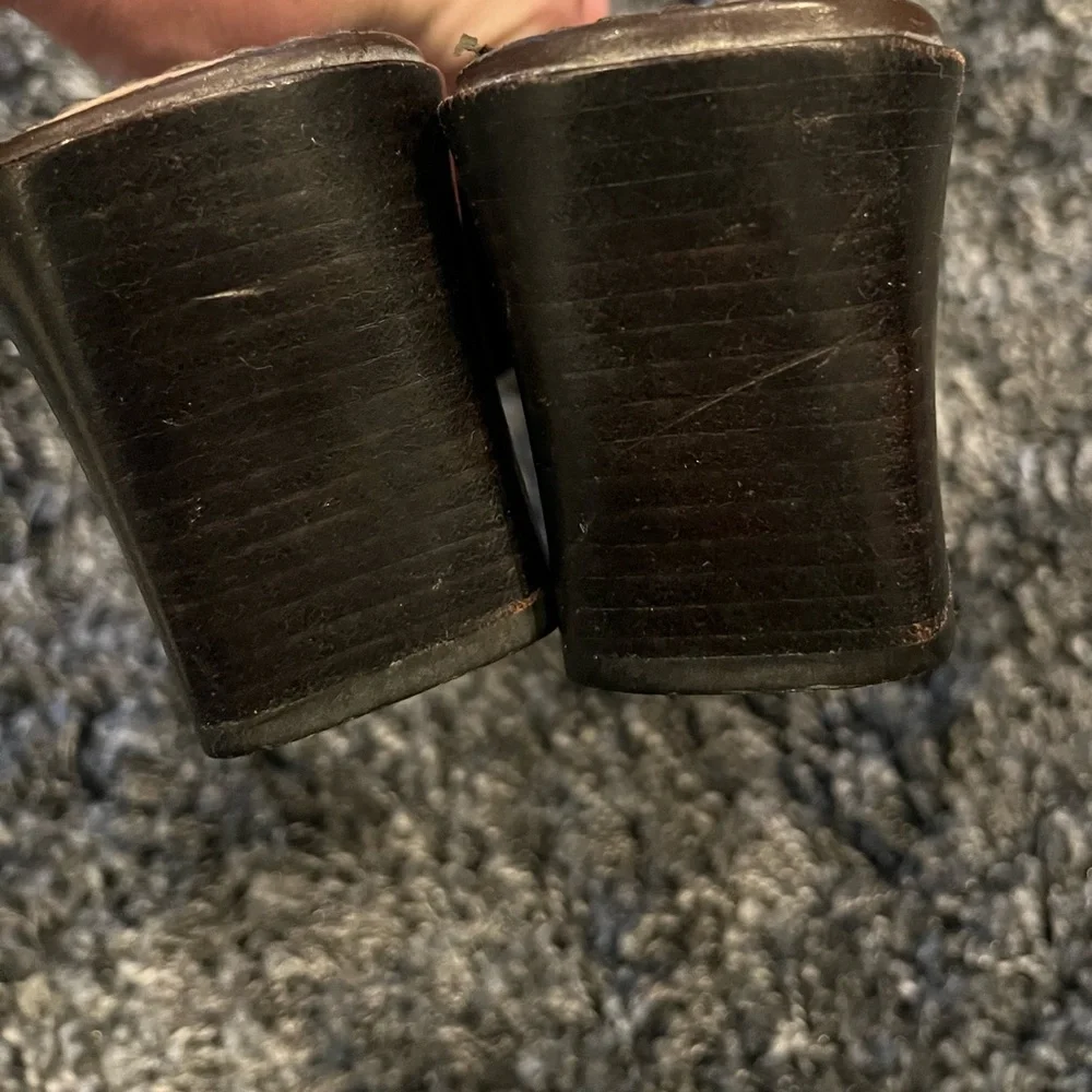 🤎LIZ CLAIBORNE BROWN LEATHER MULES WITH KITTEN HEEL SIZE 8.5🤎 - Picture 4 of 6